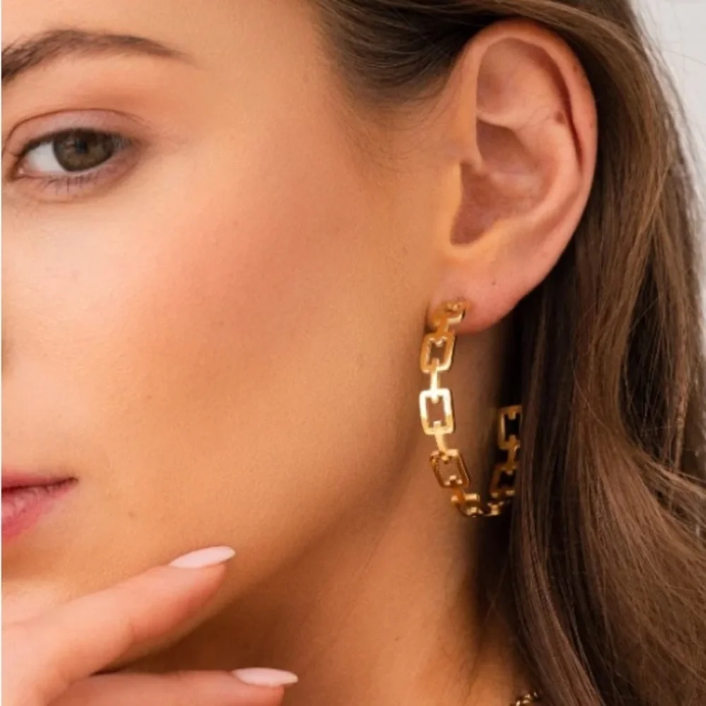 Waterproof geometric hoop earrings - Picture 1 of 3